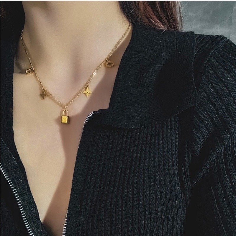 Dây Chuyền / Vòng Tay Bằng Thép Không Gỉ Mặt Cỏ Bốn Lá Không Lưỡi Dao Chữ v Màu Sắc Tươi Tắn
