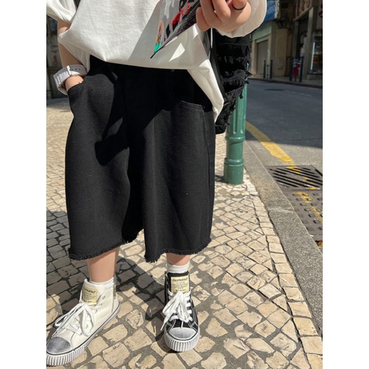 Quần short kaki ngố lai tua rua cá tính cho bé