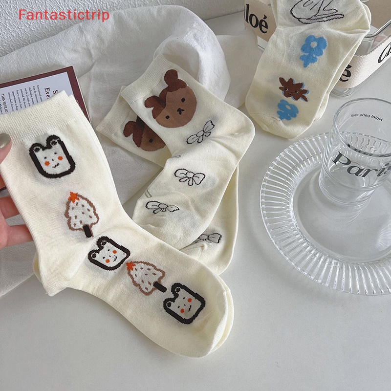 1 Đôi Tất Cotton Thoáng Khí Nhiều Màu In Họa Tiết Graffiti Dễ Thương Cho Nữ