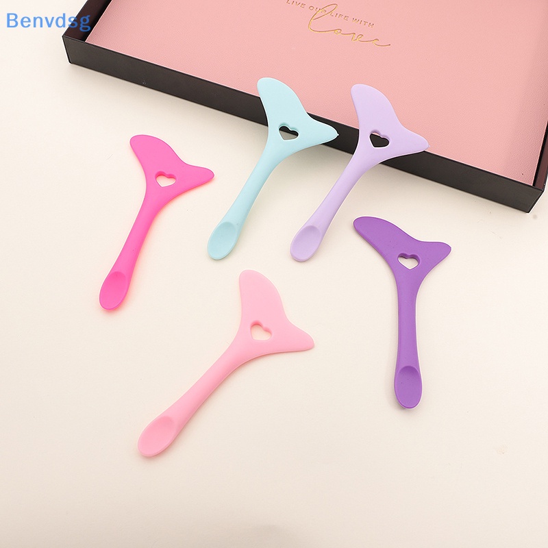 Khuôn Hỗ Trợ Kẻ Mắt Hình Đôi Cánh Độc Đáo Tiện Dụng