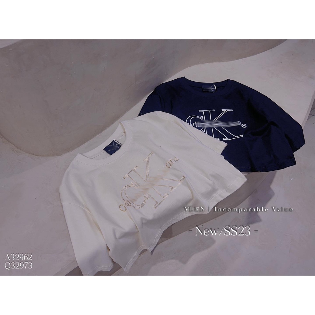 Áo thun in thêu ck crop.top