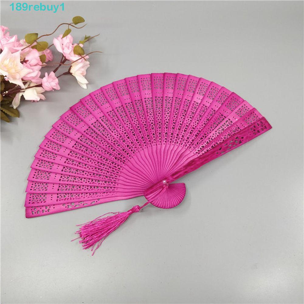 1 Quạt Gỗ Cầm Tay Khắc Họa Tiết Phong Cách Trung Hoa Thích Hợp Làm Quà Cưới
