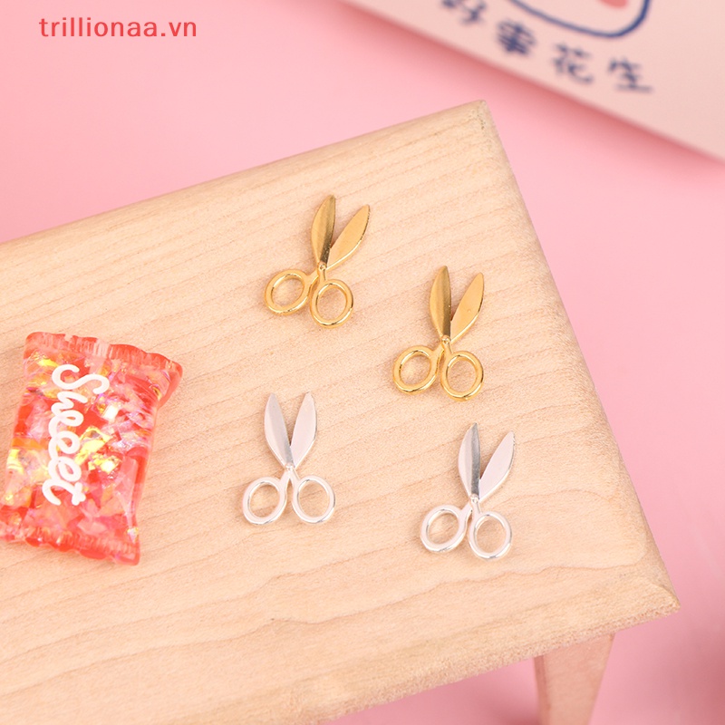 Set 2 Kéo Kim Loại Mini Tỉ Lệ 1: 12 Dùng Để Trang Trí Nhà Búp Bê