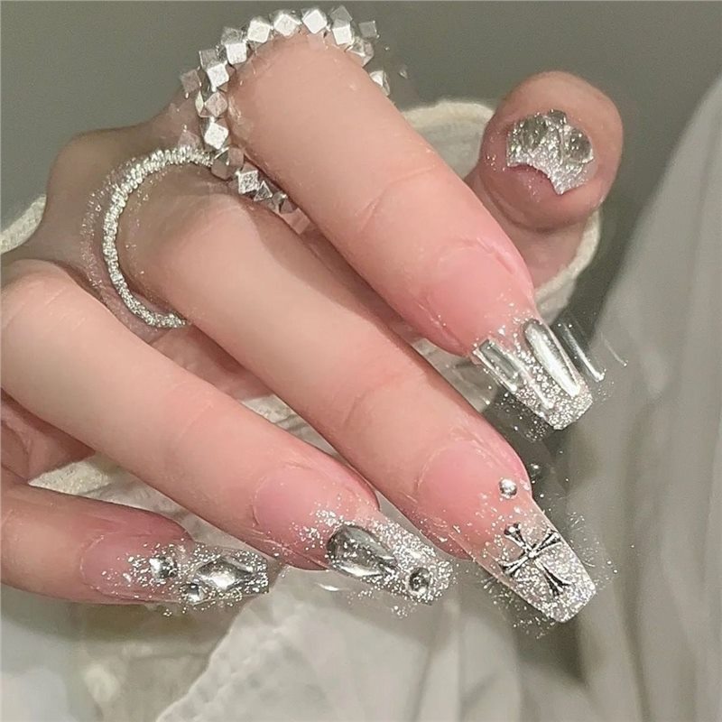 24 cái ngọt ngào mùa hè móng tay giả bản vá màu hồng long lanh khỏa thân báo chí trên móng tay phụ nữ có thể đeo được dán móng tay nghệ thuật hoàn thành đầy đủ móng tay giả