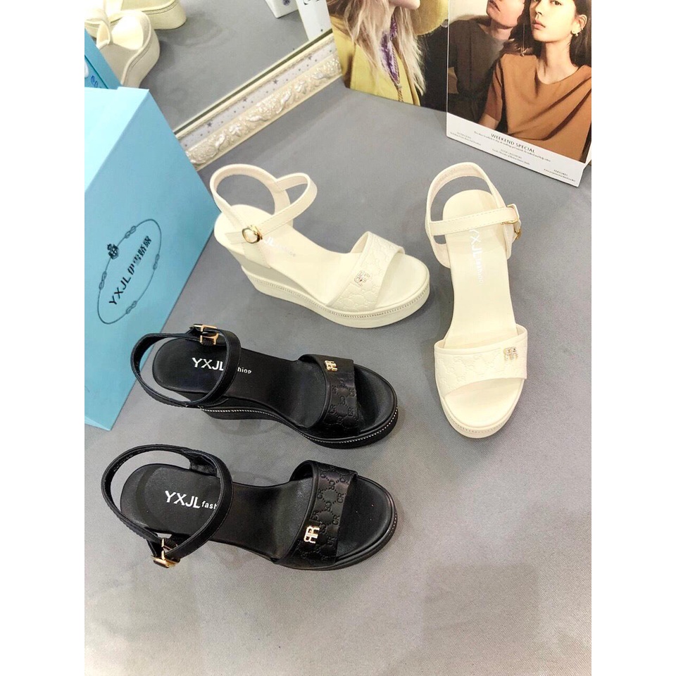 Sandan xuồng quai ngang bản to in chữ chìm,đế cao 10 phân đính đá viền nổi bật SDX10 ANN_Official