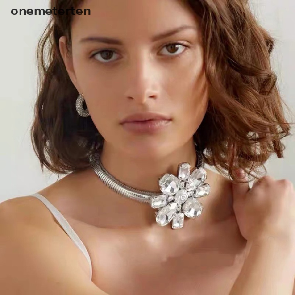 Vòng cổ Mặt Hoa Đính Đá Lấp Lánh Phong Cách Retro