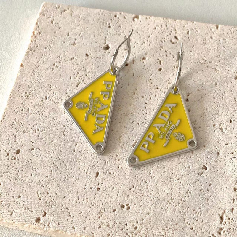 Khuyên Tai Kim Loại Dài Hình Tam Giác In Chữ Đơn Giản Chất Lượng Cao