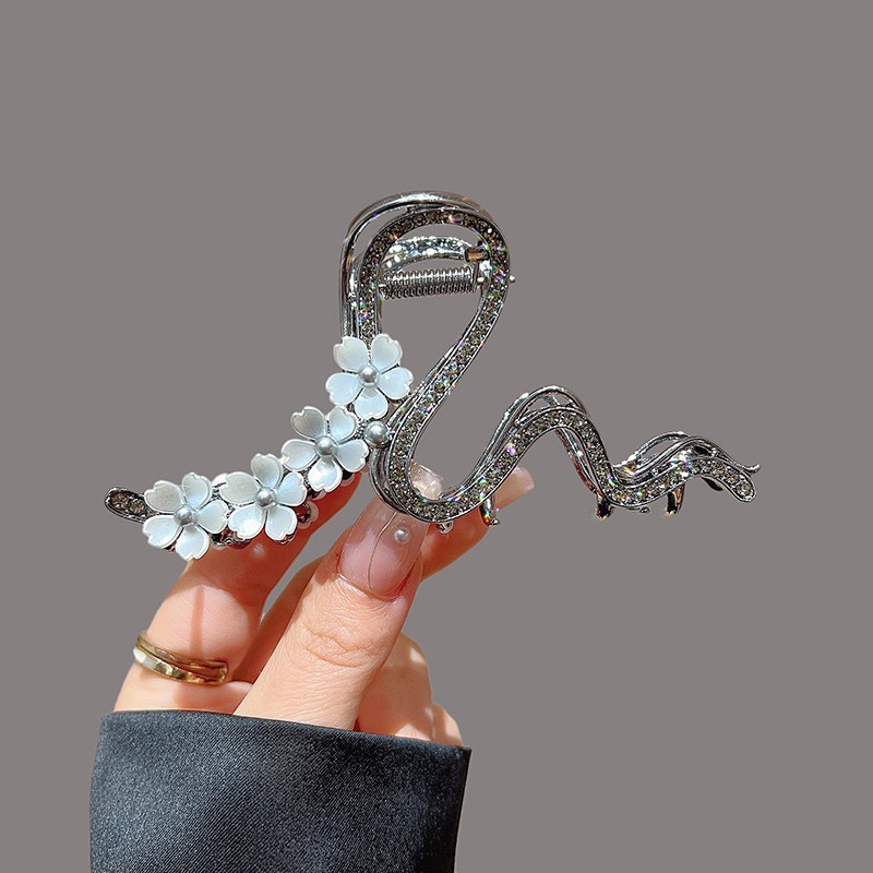 Kẹp Tóc Hình Cá Mập Cho Nữ Mã 2023