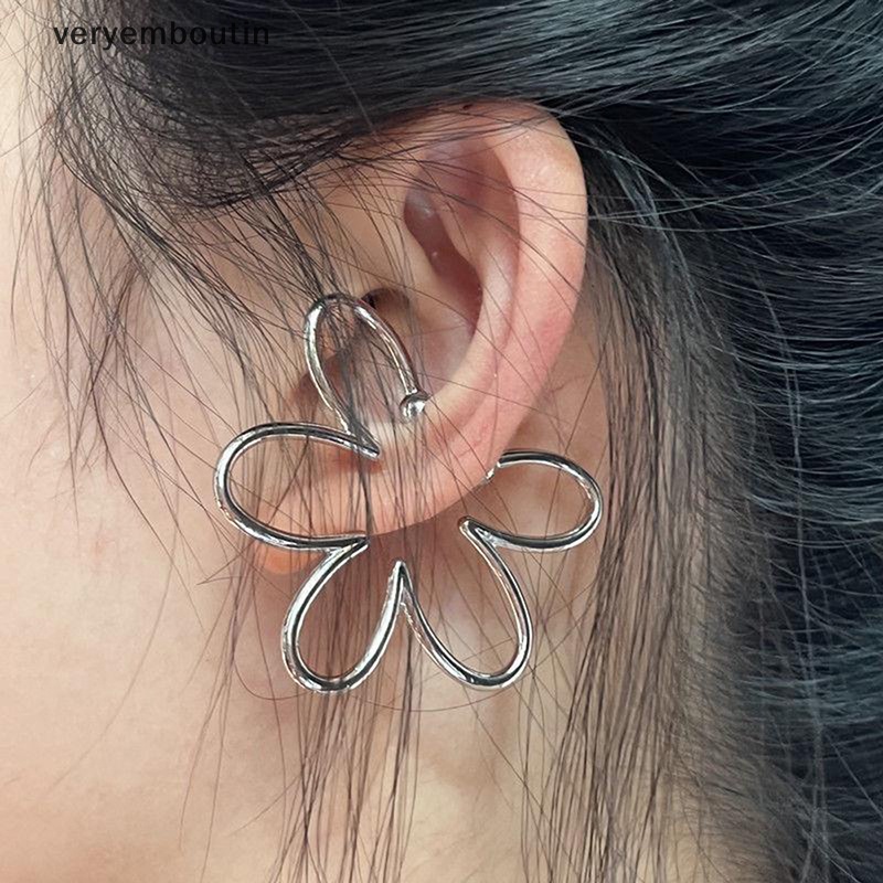 Khuyên Kẹp Vành Tai Không Xỏ Lỗ Hình Hoa Màu Bạc Thời Trang Cho Nữ