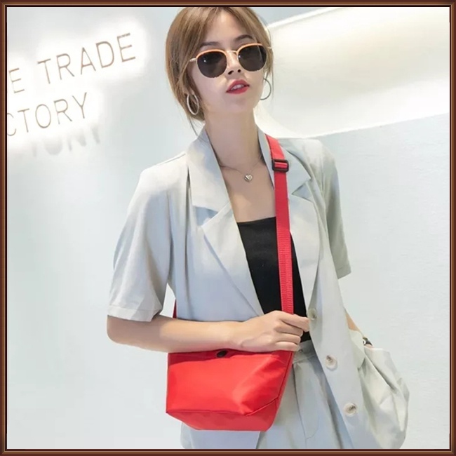 Túi Đeo Chéo Bằng Vải Nylon Gọn Nhẹ Chống Nước Có Khóa Kéo Thời Trang Cho Nữ