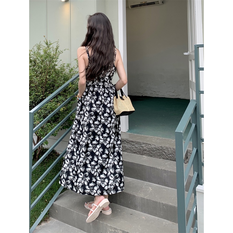 Đầm Hoa Hai Dây Cổ Chữ V Màu Đen Phong Cách Cổ Điển Thời Trang Đi Biển Mùa Hè