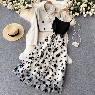 Bộ áo khoác blazer ngắn cài hai hàng nút + đầm lưới in họa tiết thời trang hàn quốc thanh lịch cho nữ
