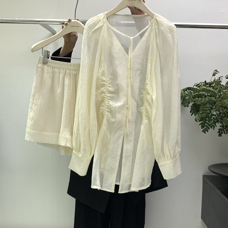 Bộ Áo Tay Phồng Cổ Chữ V Phối Quần Short Ống Rộng Thời Trang Mùa Hè 2023 Phong Cách Mới Cho Nữ