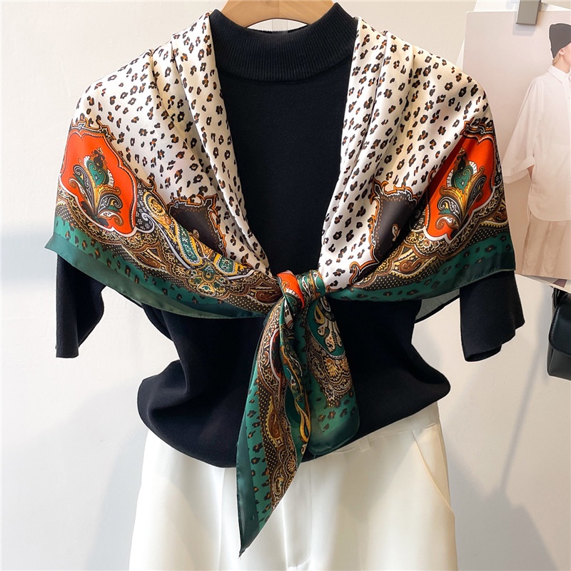 Khăn Choàng Cổ Hình Vuông 90 * 90CM Bằng Lụa In Họa Tiết Da Báo Thời Trang Thu Đông Cho Nữ