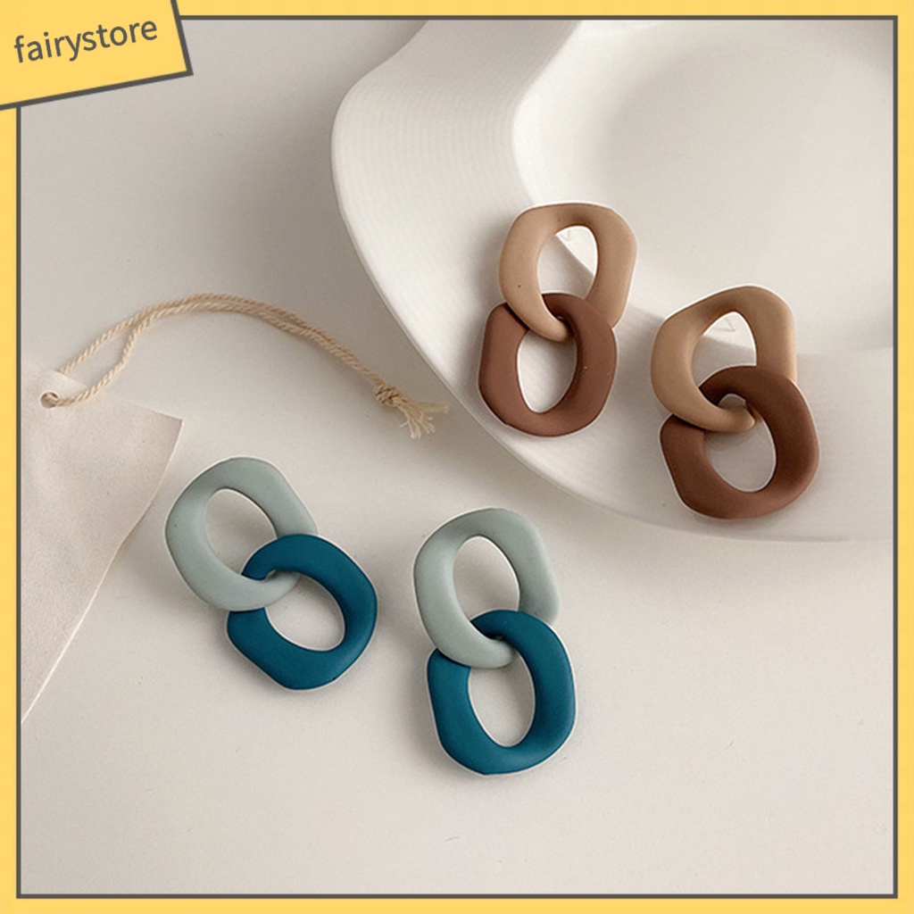 1 Đôi Bông Tai Hình Thoi Rỗng Màu Sắc Tương Phản Phong Cách Retro Dành Cho Nữ