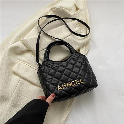 Túi Xách Bucket Đính Đá Phối Dây Xích Thời Trang Cao Cấp Dành Cho Nữ