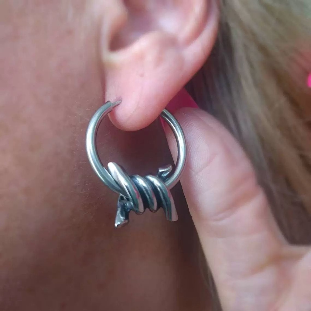 Khuyên Tai Hình Thorn Độc Đáo Phong Cách Punk