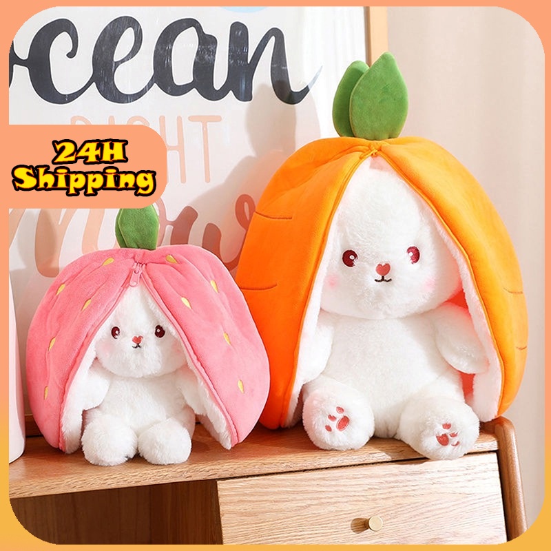 ⚡️2 Trong 1Thỏ dâu Vận chuyển nhanh⚡️Dễ thương biến hình trái cây thỏ dâu tây nhồi thỏ 2 trong 1 dài tai dễ thương, gấu cà rốt thỏ hình dạng động vật thỏ đồ chơi sang trọng cho trẻ em quà sinh nhật