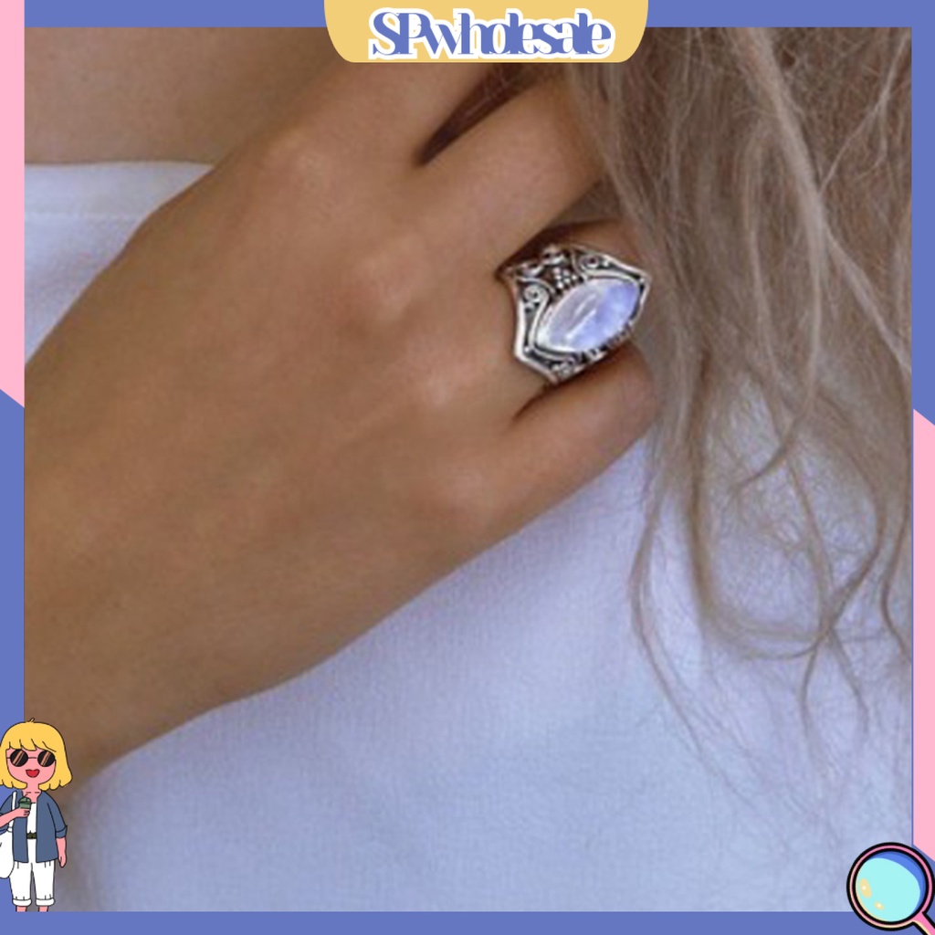 <SPwholesale> Nhẫn Đính Đá Mặt Trăng Hình Oval Lớn Độc Đáo Phong Cách Punk Cổ Điển