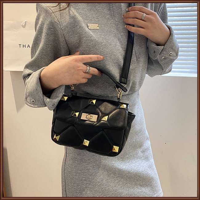 Túi Đeo Chéo Giả Da Đính Đinh Tán Thời Trang Dành Cho Nữ