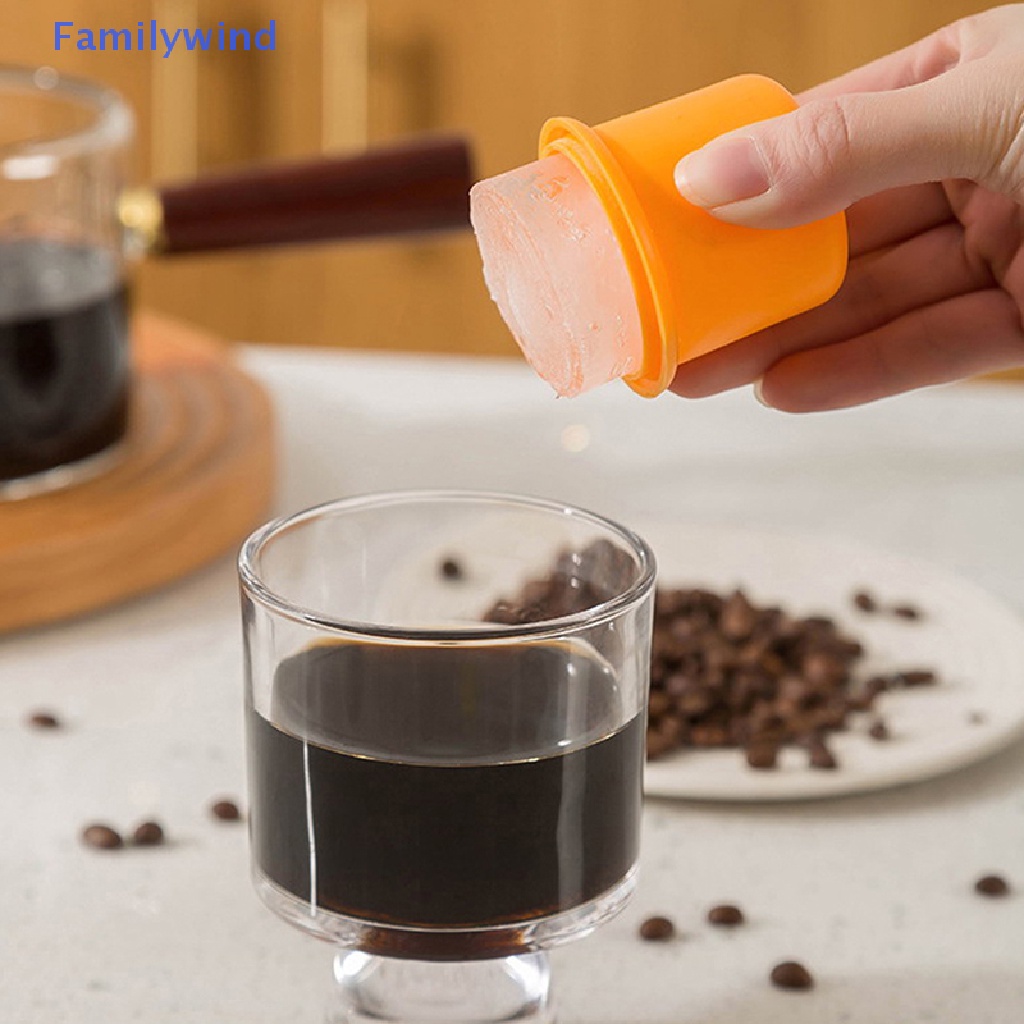 Khuôn Làm Đá Hình Tròn Dùng Uống Whiskey Tiện Dụng