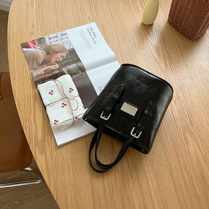 Túi Đeo Vai Màu Đen Dễ Phối Đồ Thời Trang Cho Nữ