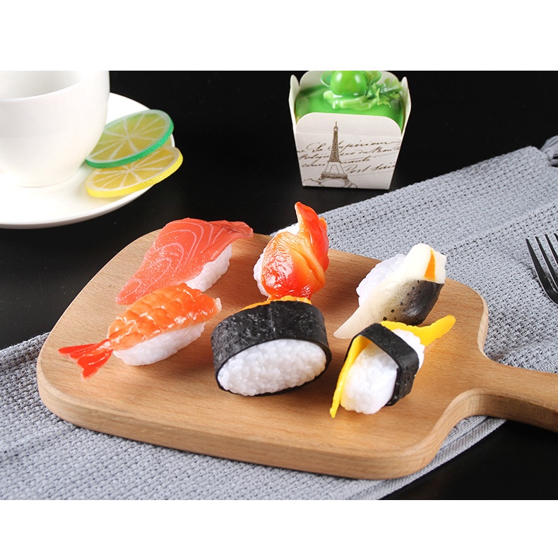 Mô Hình Cơm Nắm Sushi Cá Hồi Nhật Bản Dùng Trang Trí