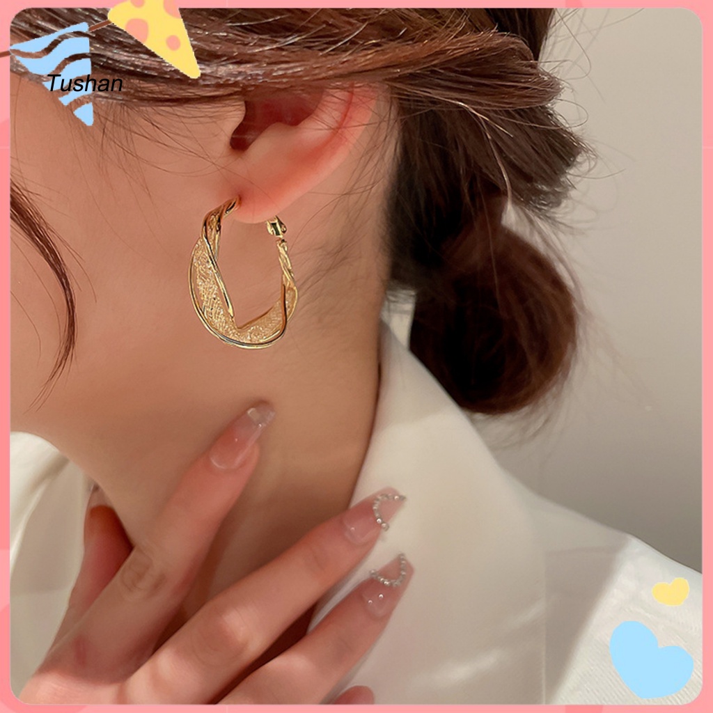 1 Đôi Bông Tai Tròn Dạng Xoắn Bằng Kim Loại Thời Trang