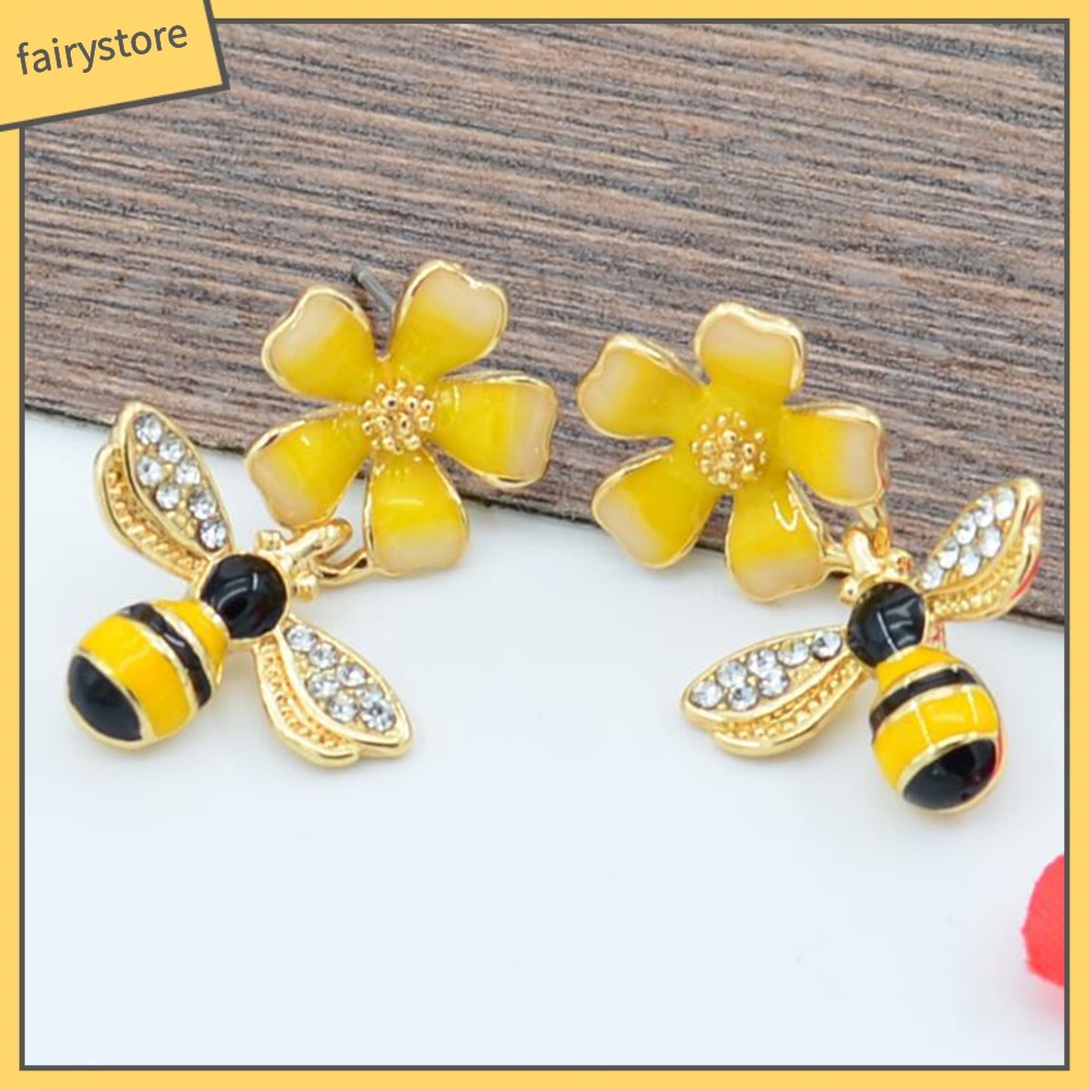 Bông Tai Hình Hoa Và Ong Tráng Men Đính Kim Cương Giả Cho Nữ