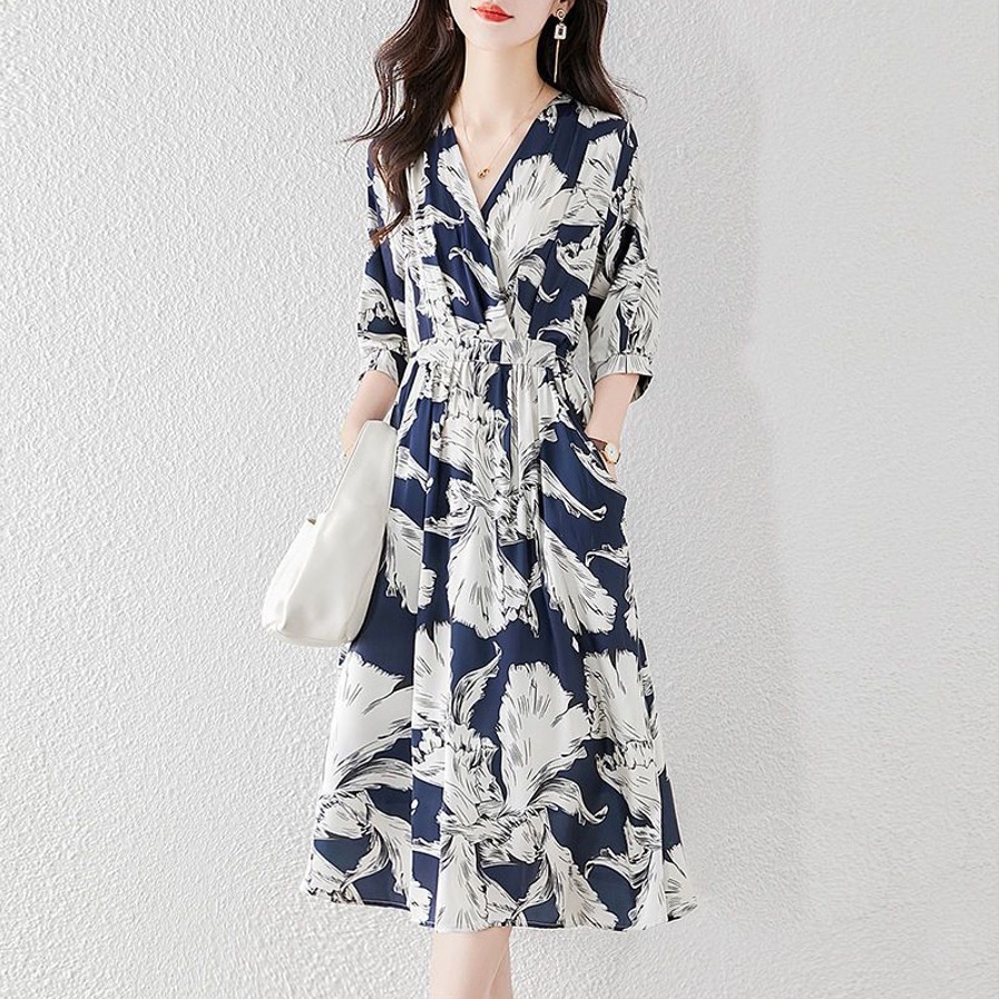 Đầm hoa bản lớn cổ V Xiny D273230