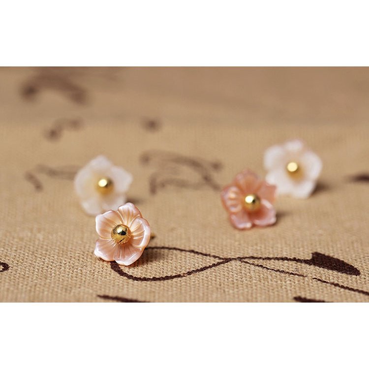 《Tam sinh tam thế thập lý đào hoa》Tương tự Bông Tai Mạ Bạc 925 Hình Hoa làm từ vỏ sò Hoa làm từ vỏ sò Đơn giản và thời trang Nhỏ tươi mát