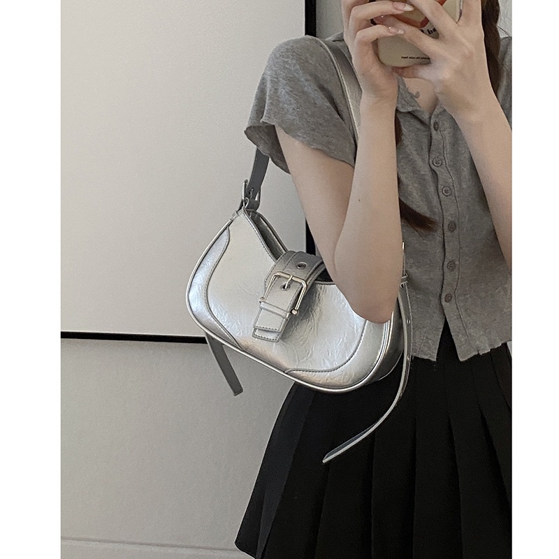 Túi kẹp nách nữ khuy vuông dây đột khuy da nhăn thời trang