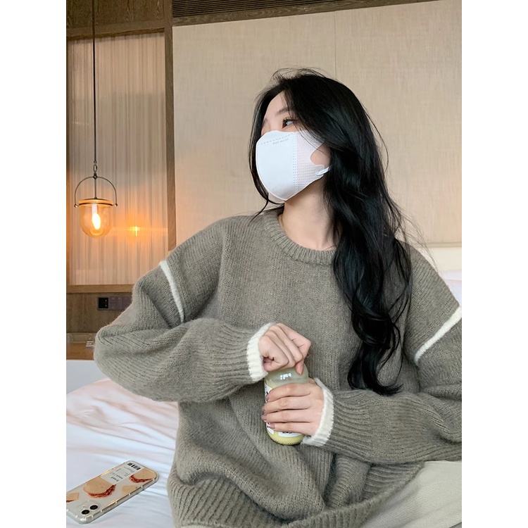 White round neck soft waxy sweater women's lazy style autumn and winter New loose casual knitted top design sense niche MC outfit OFGY
