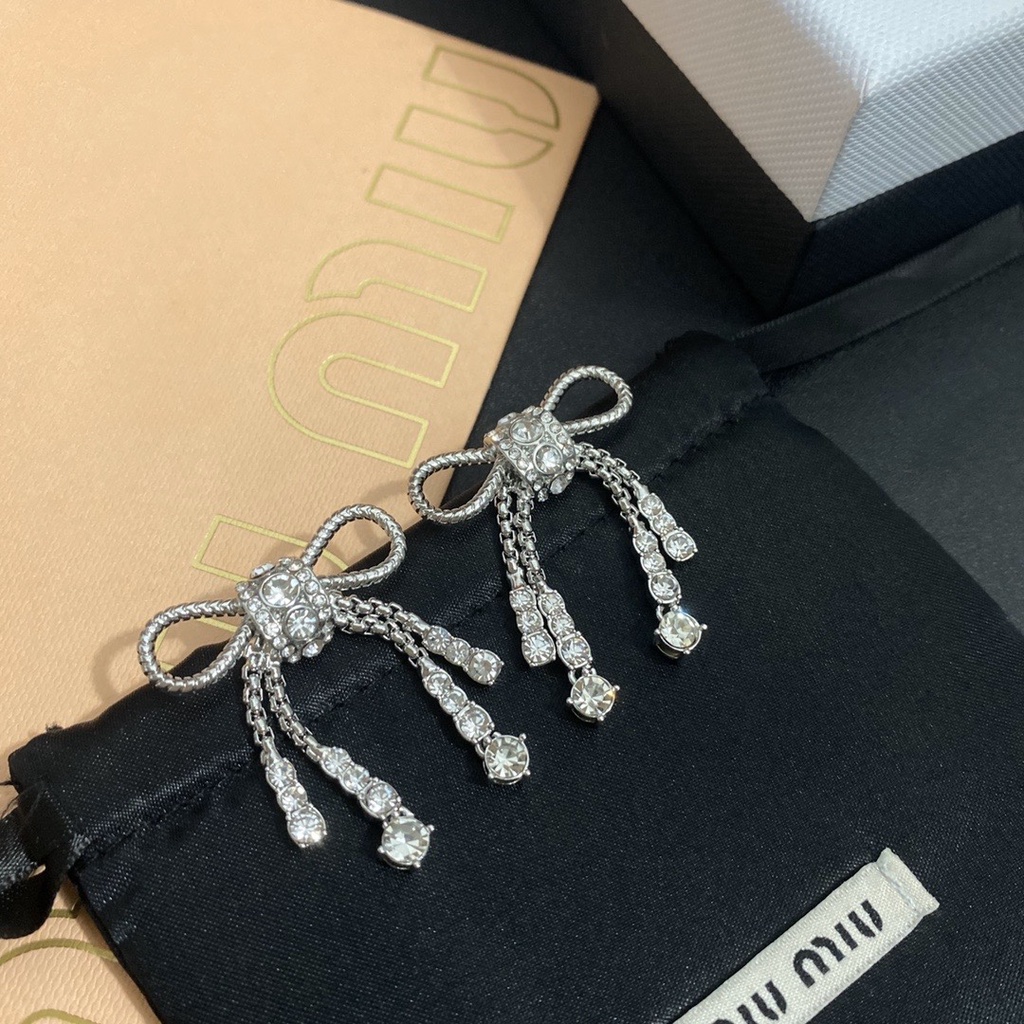 Miumiu Bông Tai Tròn Bằng Thép Titan In logo Chữ Thời Trang Cho Nữ