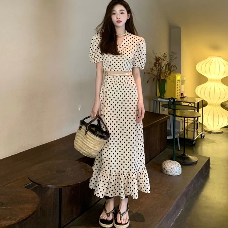 Set Áo Tay Phồng Họa Tiết Chấm Bi Và Chân Váy Phong Cách Pháp