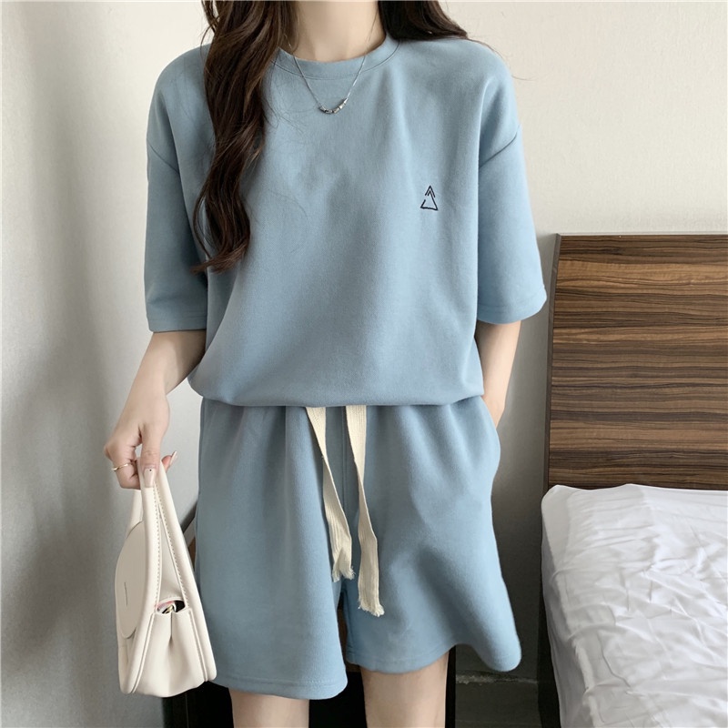 Bộ Đồ Thể Thao Áo Tay Ngắn Phối Quần Short Dáng Rộng Cỡ Lớn Thời Trang Cho Nữ La260