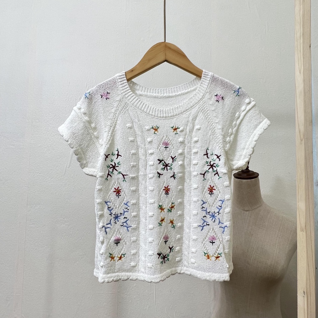 Áo kiểu nữ len mongtoghi thêu hoa croptop MS1127