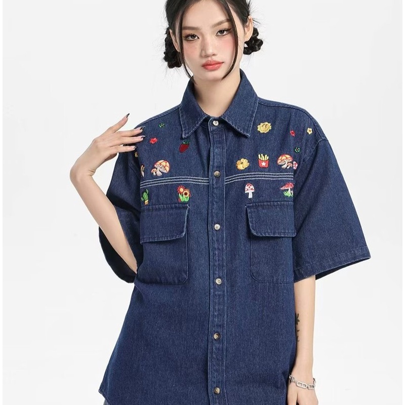 Áo sơ mi denim thêu hoa có cổ polo oversize dáng rộng màu jeans bò đậm có túi khuy cúc xinh style âu mỹ