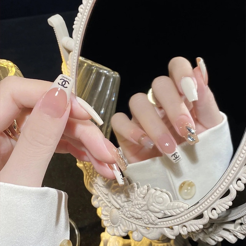 Miếng Dán Móng Tay Giả Trong Suốt Màu Hồng Nhẹ Nhàng