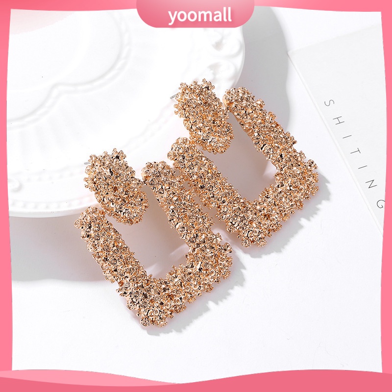 Khuyên Tai Kim Loại Hình Vuông Dập Nổi Họa Tiết Hoa Thời Trang