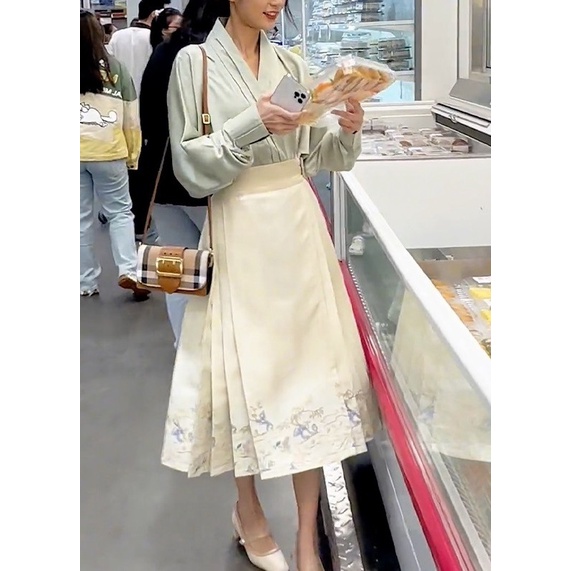 Set Áo Thun Ngắn Tay + Chân Váy Hai Dây Phong Cách Trẻ Trung Dành Cho Nữ