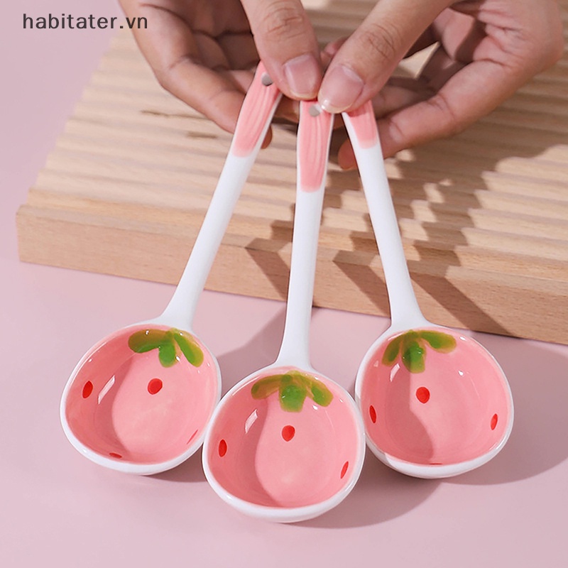 1 Muỗng Ăn Kem / Súp Bằng Sứ Tay Cầm Dài Họa Tiết Dâu Tây Dễ Thương Dùng Trong Nhà Bếp