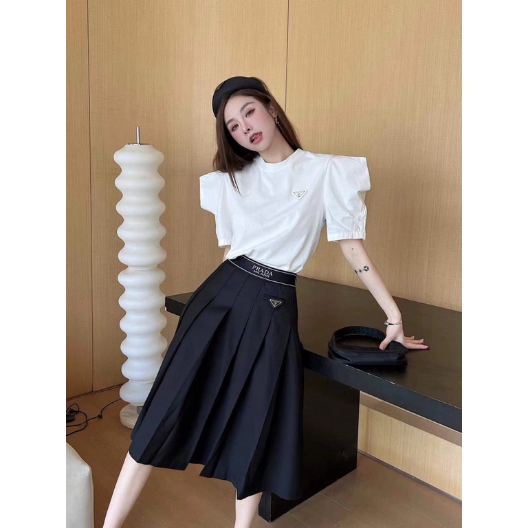 PRADA 2023 spring and summer new fashion triangle logo decorative letter ribbon elastic waist all-match pleated skirt