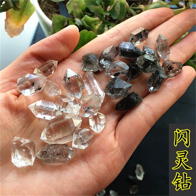 Đá Thạch Anh Pha Lê Trắng Đen Tự Nhiên Dùng Trang Trí Sân Vườn