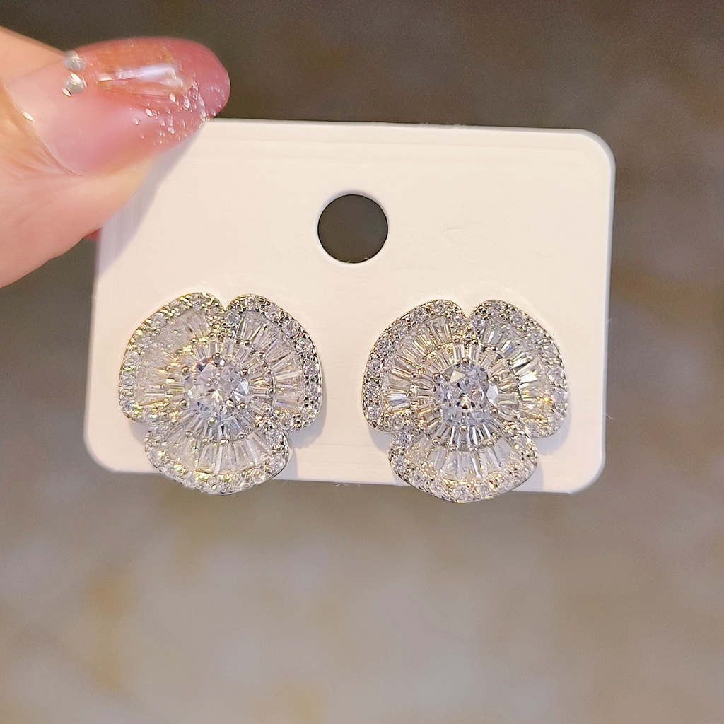 Khuyên Tai Hoa Trà Đính Đá Zircon Sang Trọng