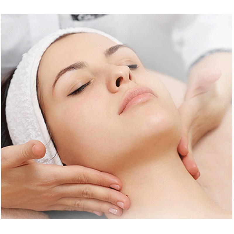 Một bộ dụng cụ dùng đầu và một bàn chải mặt tiện dụng