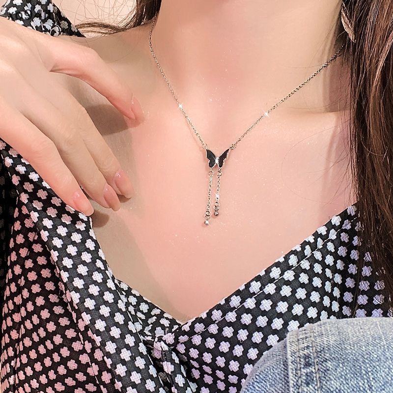 Vòng Cổ Dây Xích Tua Rua Nhiều Lớp Mặt Hình Bướm Màu Đen Phong Cách Cổ Điển Thời Trang Cho Nữ