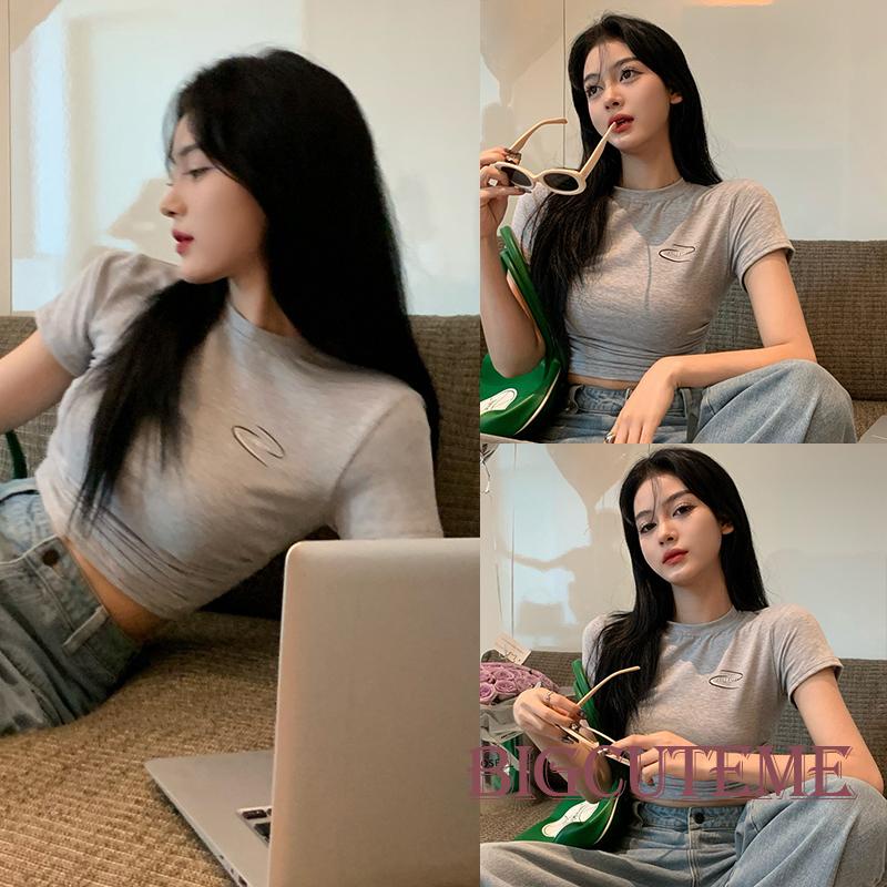 [] Áo Croptop Ôm Dáng Tay Ngắn Cổ Tròn In Chữ Cho Nữ