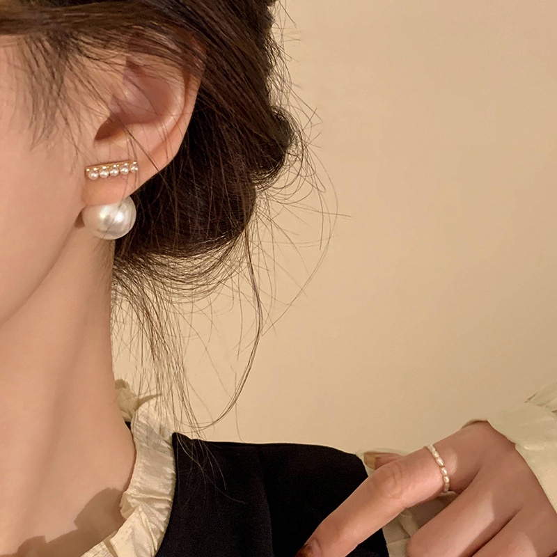 Niche Khuyên Tai Đính Ngọc Trai Sang Trọng Phong Cách Mới Dễ Phối Đồ Cho Nữ Tren