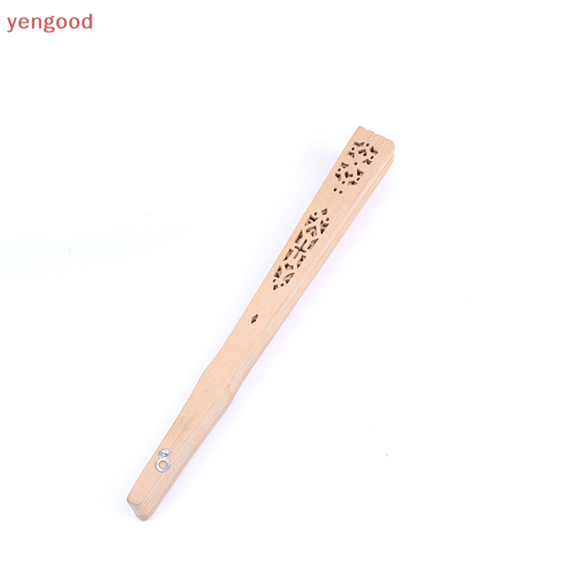 1 Chiếc Quạt Tre Cầm Tay Khắc Họa Tiết Cổ Điển Dành Cho Cô Dâu Trong Tiệc Cưới